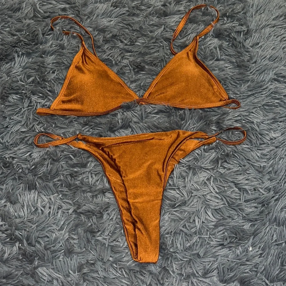 Bikini - Picture 1 of 2